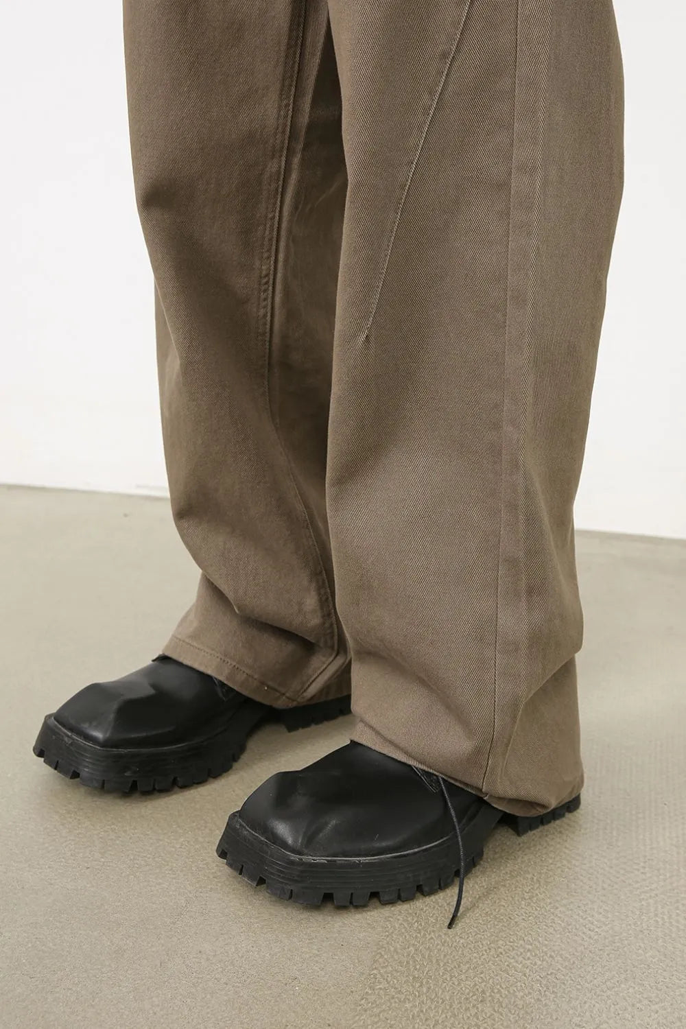 Men's baggy jeans with multiple pockets by Trendsi, showing relaxed fit and casual style in a denim fabric.