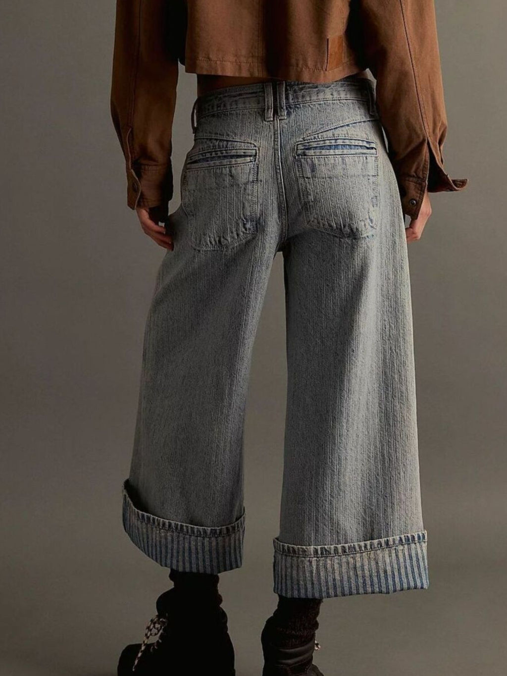 Wide-leg cropped denim jeans from Plush Fashion Shop, featuring a relaxed fit and classic blue denim fabric.