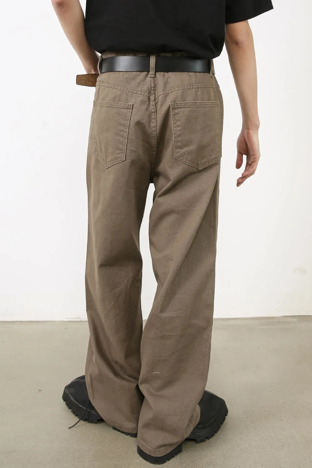 Men's baggy jeans with pockets by Trendsi, featuring a relaxed fit and multiple pockets, shown in a casual denim style.