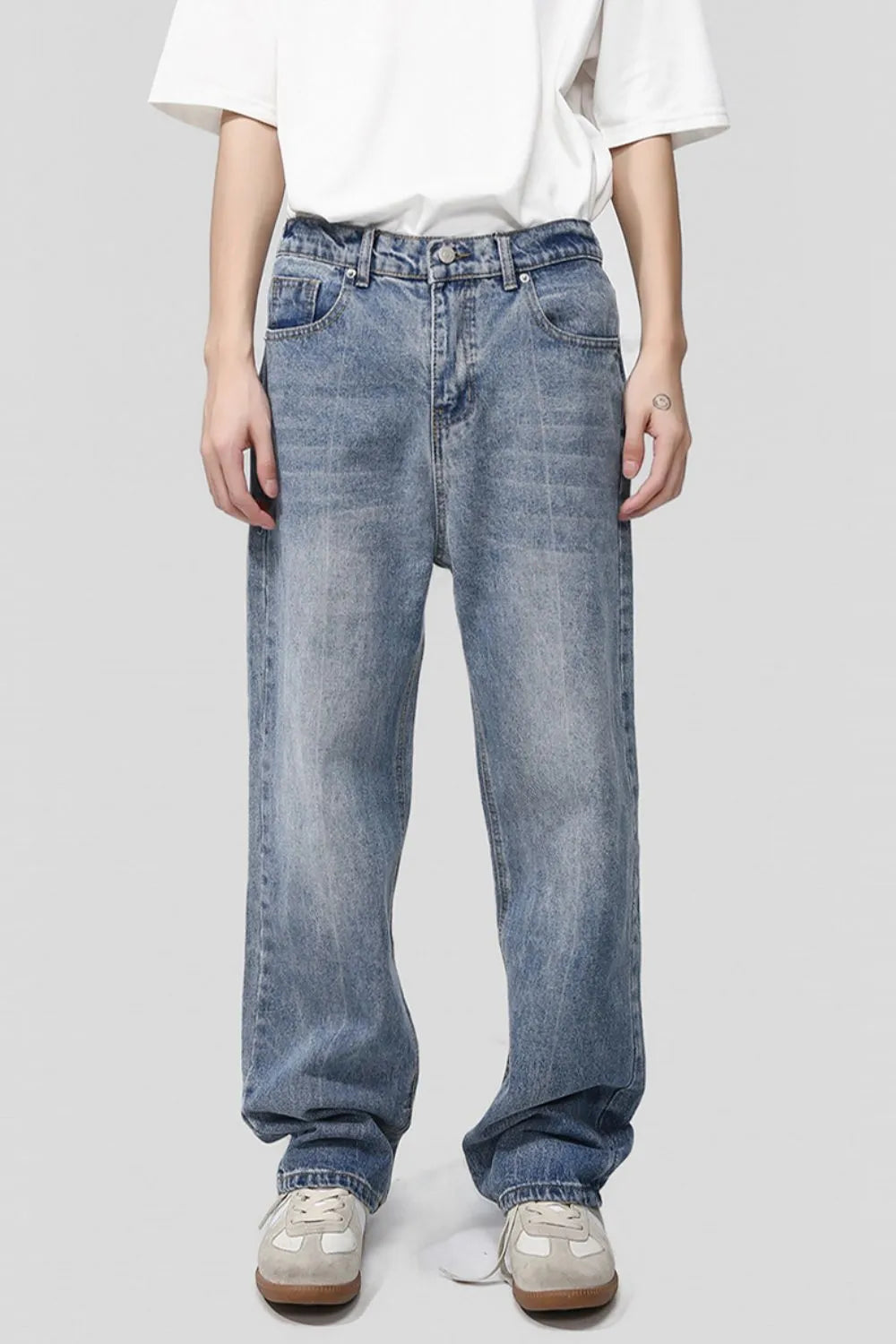 Baggy denim jeans with multiple pockets from Plush Fashion Shop, featuring a relaxed fit and classic blue wash.