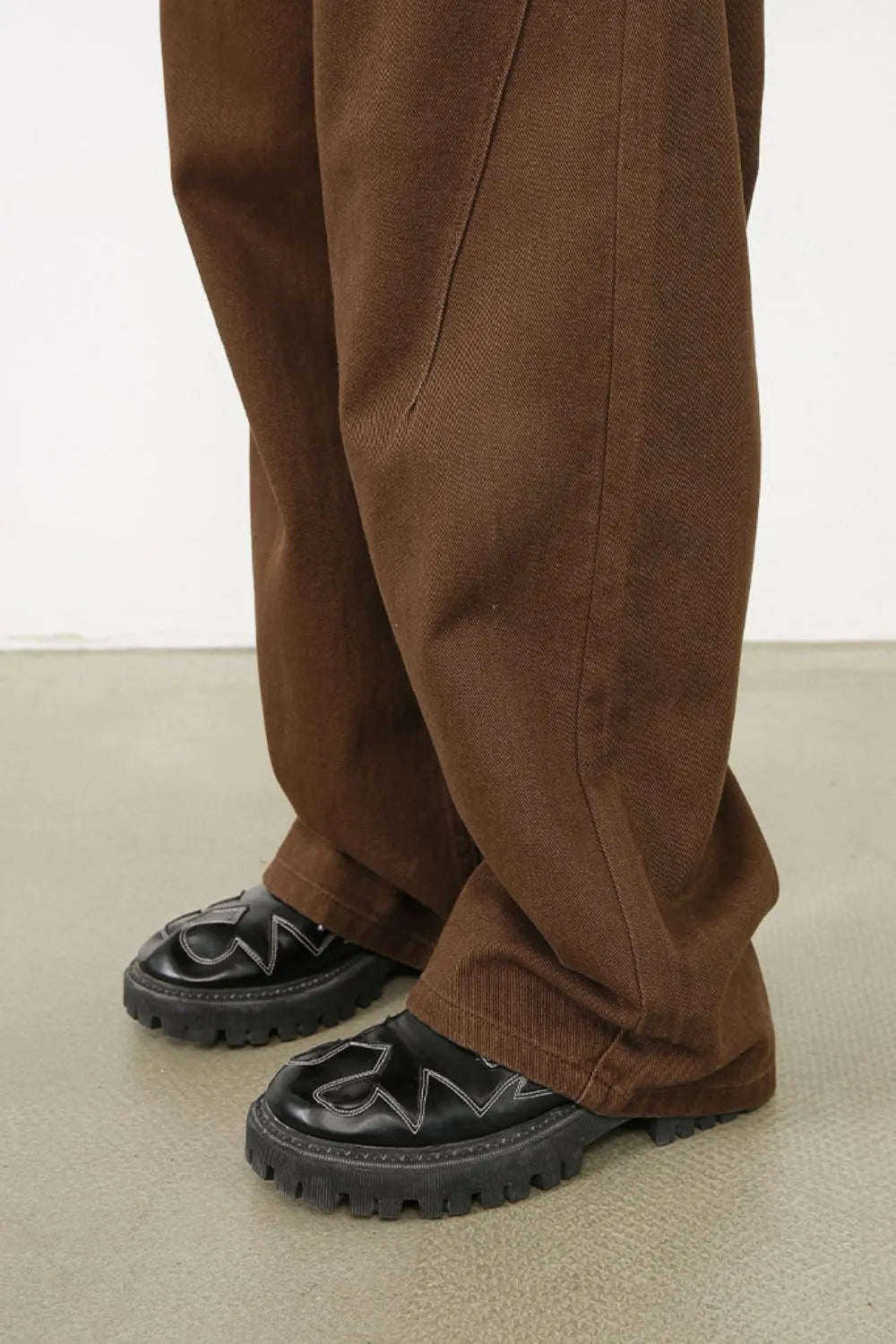 Men's loose fit jeans by Trendsi, showcasing relaxed denim pants with a casual fit and classic five-pocket design.