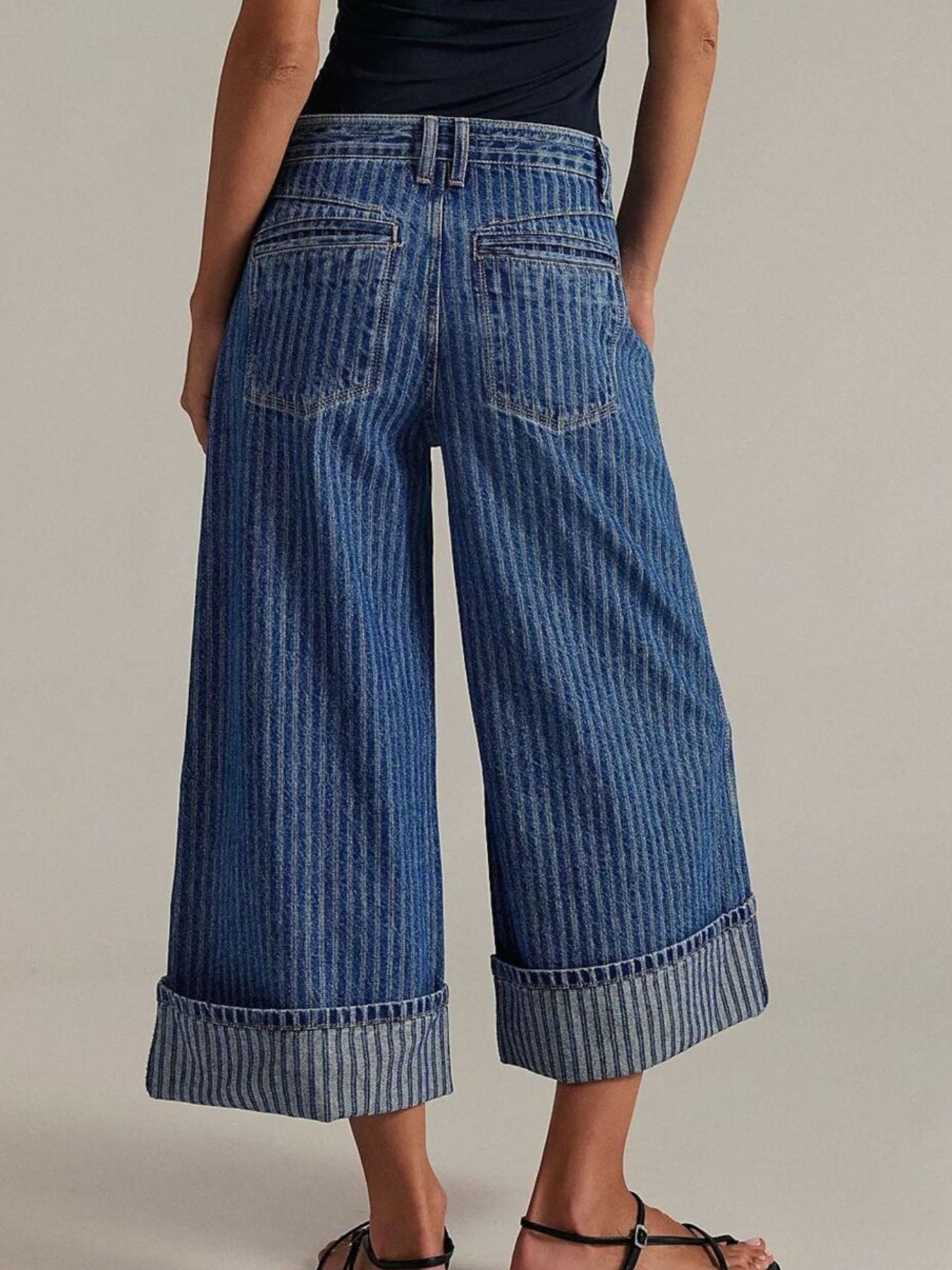 Wide-leg cropped denim jeans from Plush Fashion Shop, featuring a relaxed fit and classic blue denim fabric.