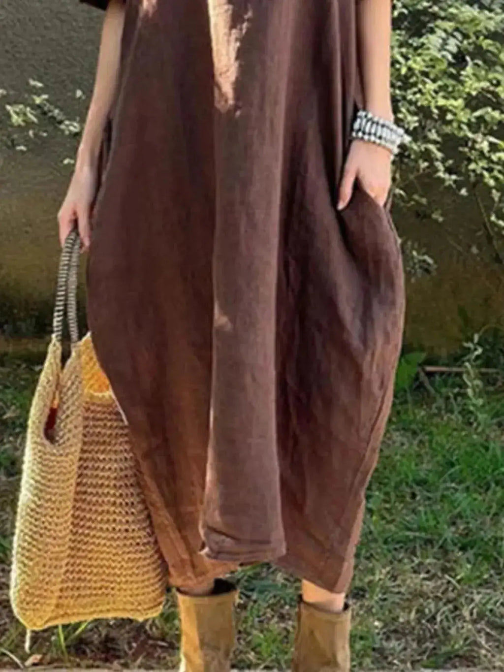 Full-length plush fashion hub casual loose-fit round neck midi dress with pockets, plus size, in soft fabric.
