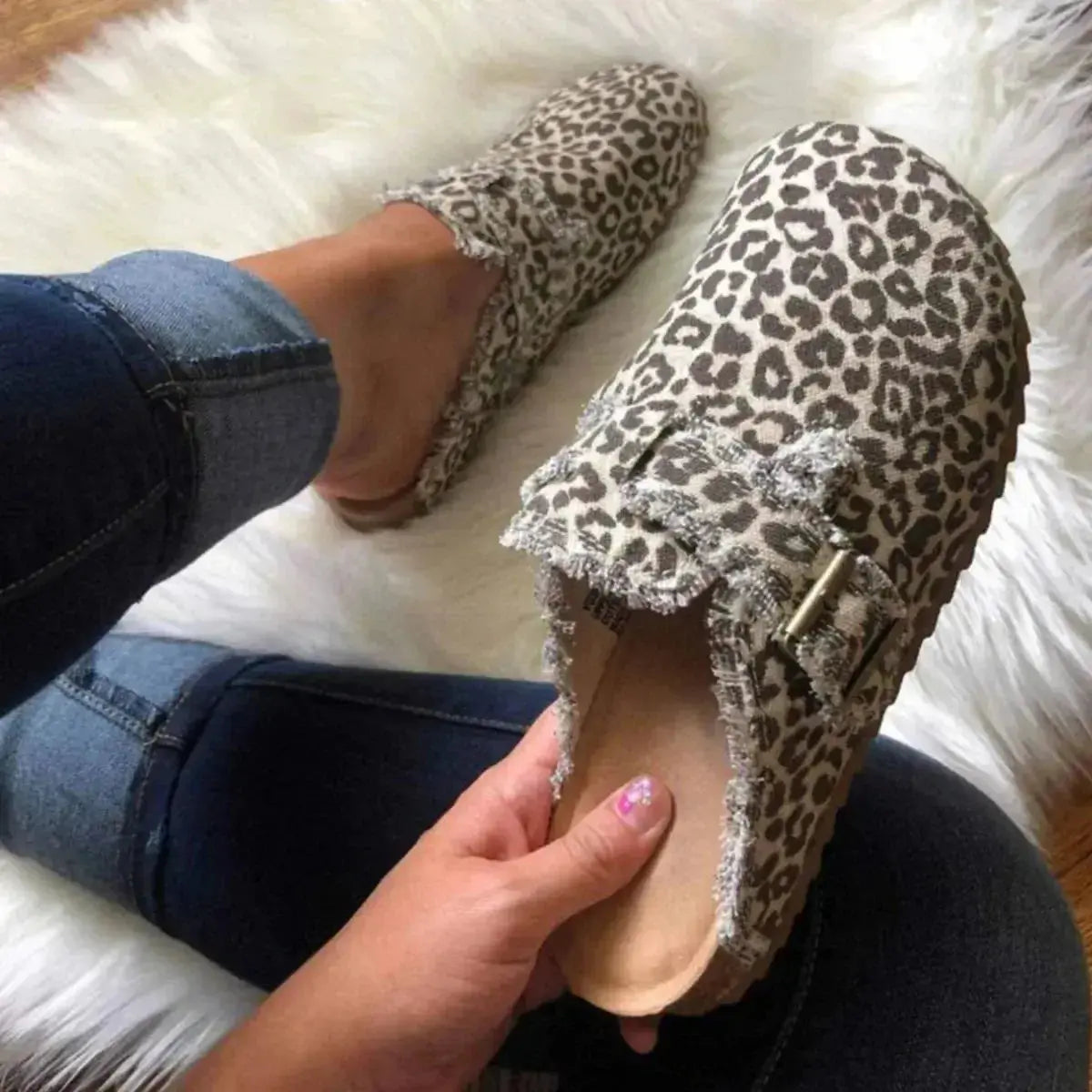 Women's round toe flat loafers by Plush Fashion Hub, casual slip-on shoes with a comfortable, versatile design.