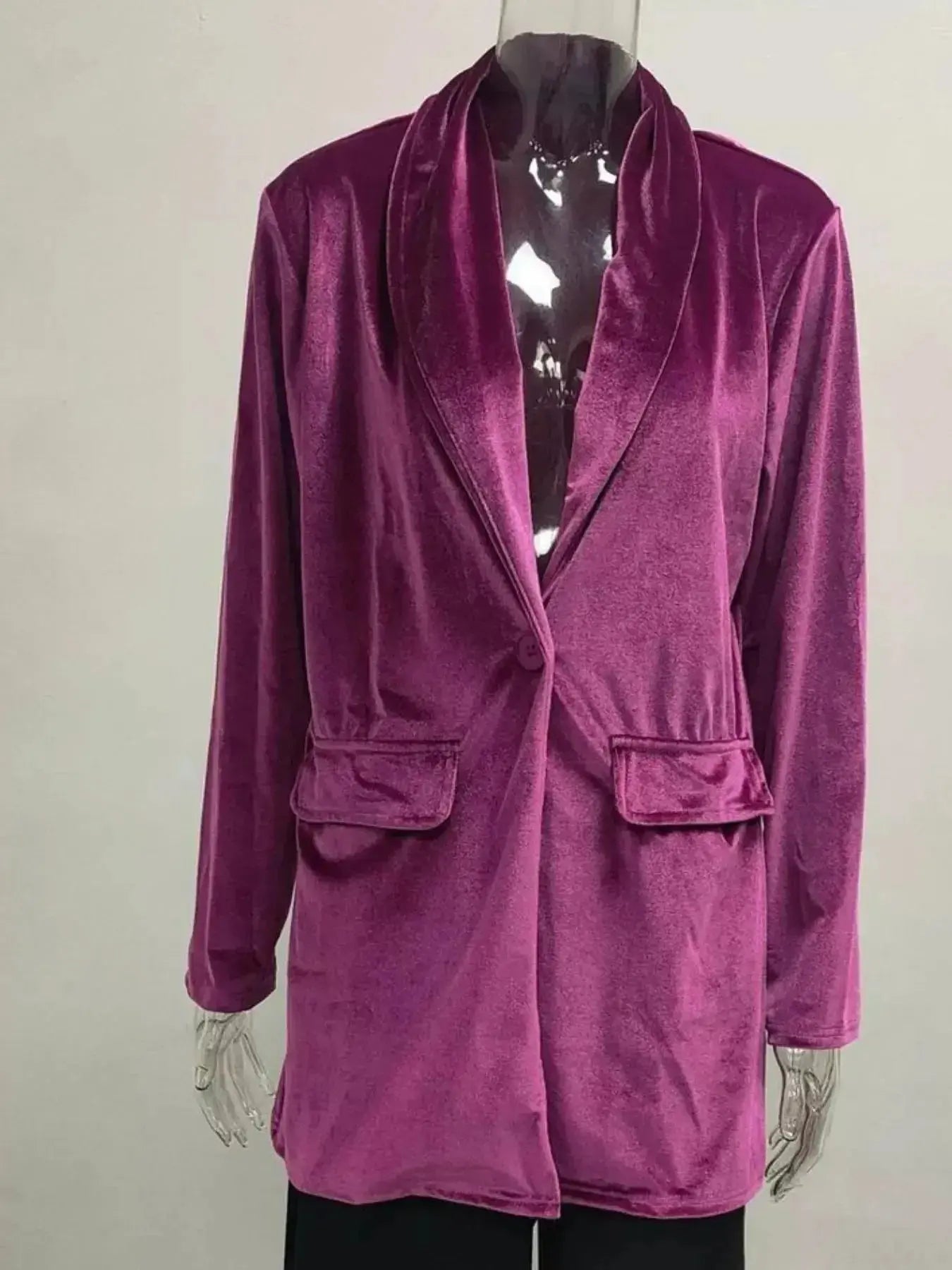 Velvet one-button lightweight coat in a sophisticated minimalist design, featuring smooth fabric and tailored fit.