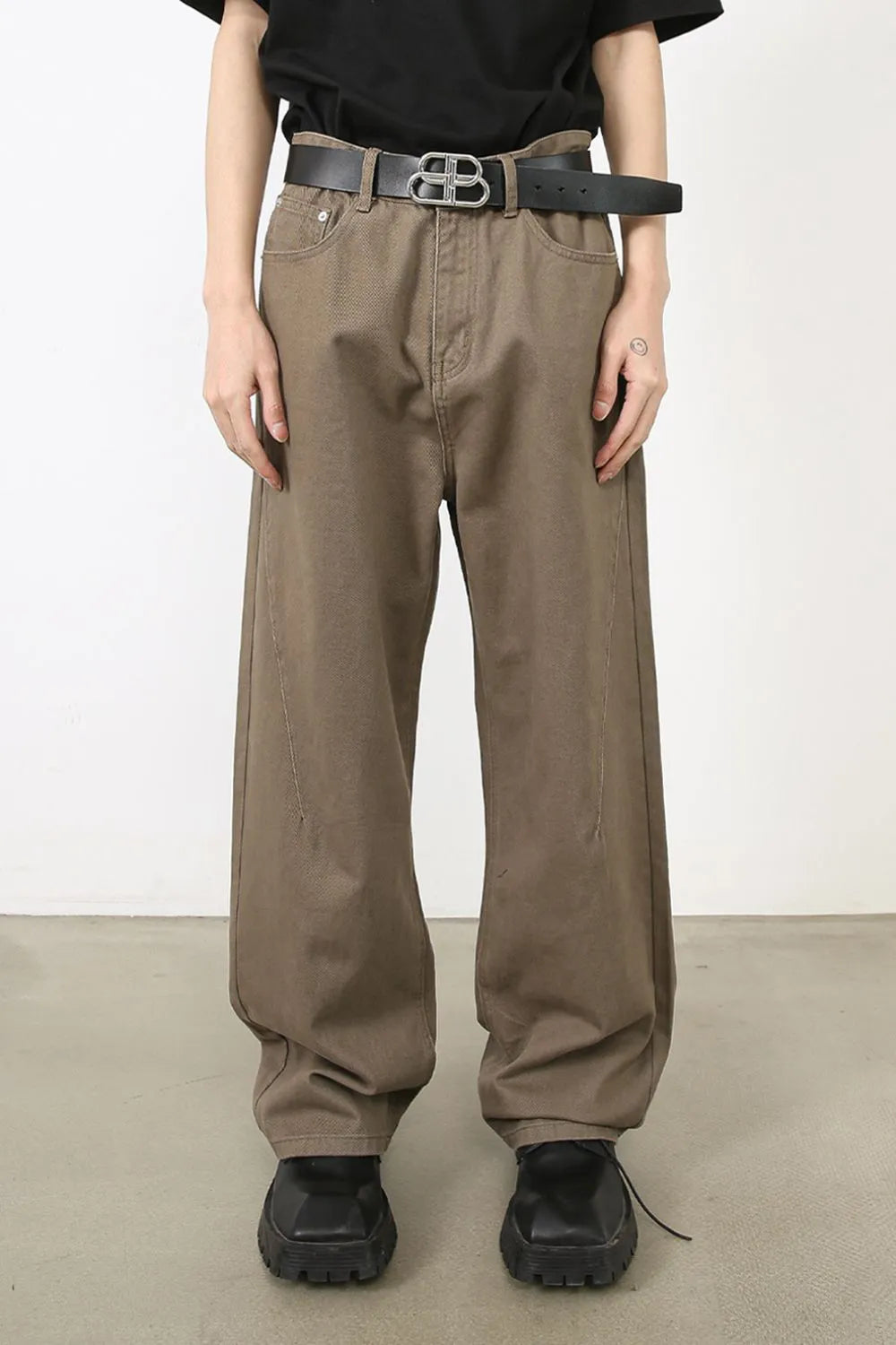 Men's baggy jeans with pockets by Trendsi, showing relaxed fit denim with multiple front and back pockets.