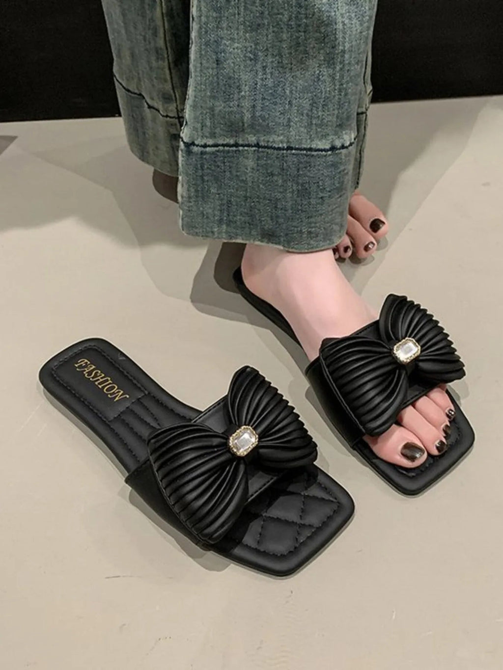 Women's elegant bow-knot faux leather flat sandals with open toes and ankle straps, stylish and comfortable for summer wear.