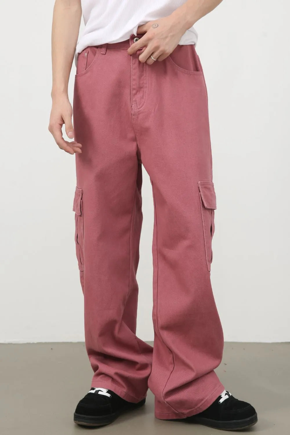 Men's mid-rise jeans with cargo pockets, stylish denim from Trendsi, featuring a classic fit and functional side pockets.