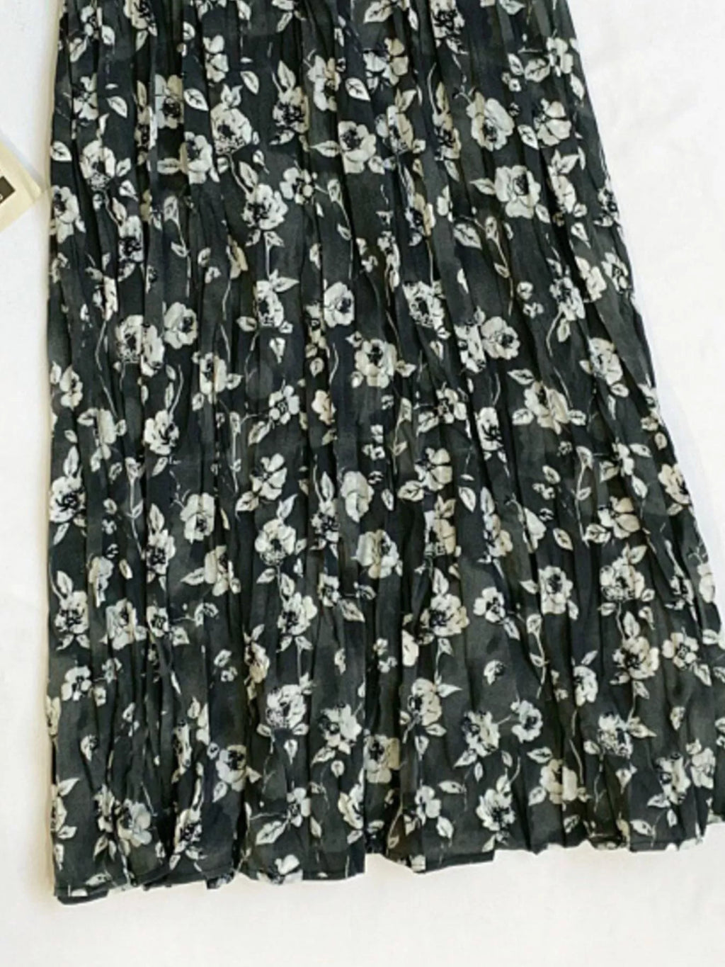 Floral print elastic waist midi skirt from Trendsi, featuring a flowy design and vibrant flower patterns, perfect for spring and summer.