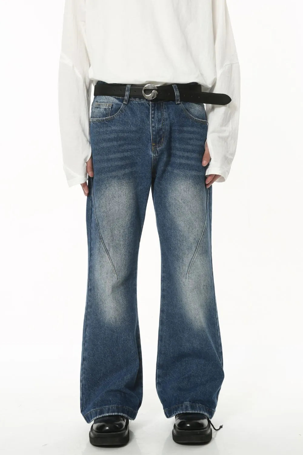Lightwashed denim jeans with front and back pockets from Plush Fashion Shop, showcasing a relaxed, casual fit.