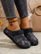 Women's round toe slip-on casual flats made of comfortable faux leather, featuring a simple, stylish design for everyday wear.